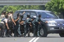 Джакарта возвращается к нормальной жизни после атаки террористов