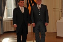 سفیر تاجیکستان در آلمان لآۀآآجگحهنزبسدتمنشسزدم/شز استوارنامه خودرا به رئیس جمهور این کشور تسلیم کرد
