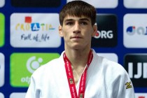 سامان محمدبیک اف، ورزشکار تاجیک در بازی های جودوی جام آسیا در هنگ کنگ به مدال طلای مسابقات دست یافت