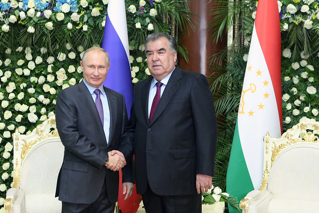 امامعلی رحمان، رئیس جمهوری تاجیکستان با ولاديمير پوتین، رئیس جمهور فدراسیون روسیه ملاقات کردند