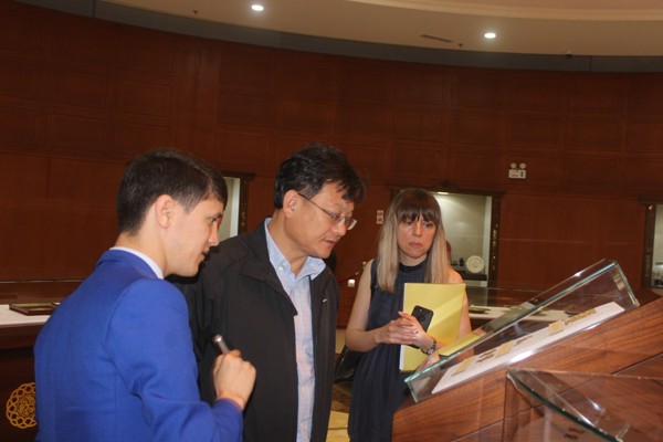 معاون رئیس بانک توسعه آسیا با تاریخ و فرهنگ و تمدن غنی و رنگین ملت تاجیک آشنا شد