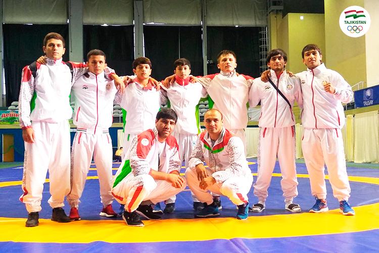 کشتی گیران نوجوان تاجیک در بازی های قهرمانی آسیا-2019 شرکت می‌کنند