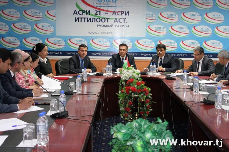 بررسی مسئله توسعه روابط دفترهای مطبوعات وزارت و اداره ها در آژانس اطلاعاتی تاجیکستان “خاور”