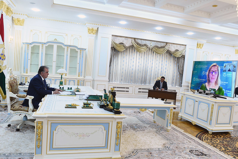 امامعلی رحمان، رئیس جمهوری تاجیکستان با آنا بیرده، معاون رئیس بانک جهانی صحبت تلفنی انجام دادند