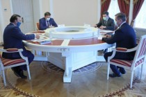 ظفر سعیدزاده، کنسول ژنرالی تاجیکستان در یكاترینبورگ با ایوگینی كویواشف، فرماندار این شهر دیدار كرد