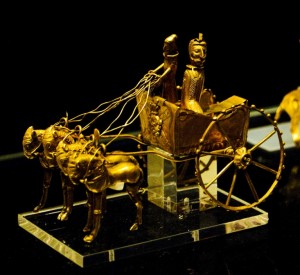 zolotaya-model-kolesnitsy-iz-Amudarinskogo-klada-Britanskij-muzej