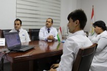 پزشکان تاجیک و آمریکای در زمینه درمان و پیشگیری از بیماری های پوستی تبادل تجربه می کنند
