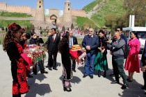 بازدید سینماگران ازبکستان از قلعه باستانی حصار و “بازار صنعتگران”