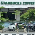 160114062020_starbucks_jakarta_624x415_afp