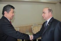 شكورجان ظهوروف يبحث العلاقات الثنائية مع السفير الصينى