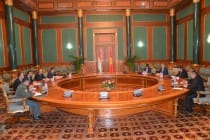 رئيس وزراء طاجيكستان يجتمع مع نظيره القرغيزى