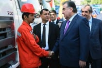 زعيم أمة طاجيكستان يتفقد على سير أعمال بناء المعبر الفوقي فى دوشنبه
