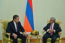 رئيس جمهورية أرمينيا يجتمع مع وزير خارجية طاجيكستان سراج الدين أصلوف