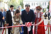 إمام على رحمان يفتتح مبنىً جديداً للجامعة الطاجيكية الروسية (السلافية) تحت الخدمة
