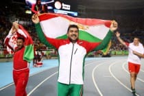 قال ديلشاد نزاروف أن شعب طاجيكستان كانوا مستيقظين طوال الليل لفوزه  في الالعاب الاولمبية