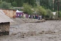 شمال طاجيكستان تشهد كارثة طبيعية مما تسببت في أضرار جسيمة للطرق السريعة والمباني الرئيسية