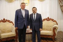 نائب وزير خارجية طاجيكستان مظفر يجتمع مع وفد دار النشر دولة النمسا