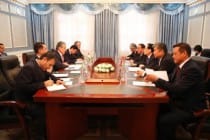 بحث العلاقات الطاجيكية الصينية فى وزارة خارجية طاجيكستان