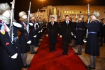 زعيم أمة طاجيكستان إمام على رحمان يغادر بودابست متوجها الى براغ