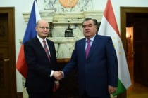 رئيس جمهورية طاجيكستان يلتقى مع رئيس وزراء هذا البلد بوهيوسلاف سوبوتكا