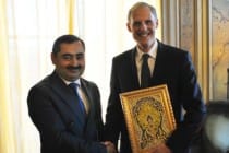 نائب وزير خارجية طاجيكستان يلتقى نظيره الفرنسى كريستئآن ماسسي