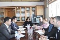 نائب وزير مالية طاجيكستان يجتمع مع ممثلي البنك الدولي