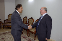 رئيس دائرة الجمارك الطاجيكى يبحث تعزيز أواصر العلاقات مع السفير الباكستانى لدى البلاد