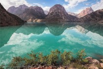بحيرة “إسكندركول” جوهرة آسيا الوسطى