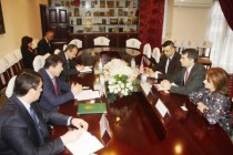 وزير داخلية طاجيكستان يلتقى ديفيد روبينو