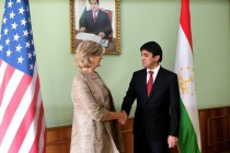 عمدة دوشنبه يجتمع مع السفيرة الأمريكية لدى طاجيكستان