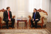 نائب وزير خارجية طاجيكستان يجتمع مع السفير الفنلاندى لدى طاجيكستان