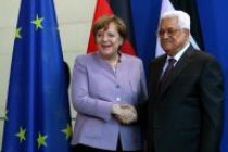 ميركل قلقة من تقويض المستوطنات الإسرائيلية لحل الدولتين