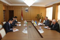 وزير التنمية الاقتصادية والتجارة الطاجيكى يجتمع مع سفير أوكرانيا في طاجيكستان