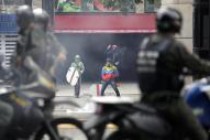 اشتباكات بين قوات الأمن ومحتجين في فنزويلا وعدد القتلى يرتفع