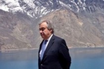 أنطونيو جوتيريس مندهش لما لاحظ من ذوبان الجبال الجليدية فى طاجيكستان
