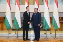إجتماع الزعيم الطاجيكى إمام على رحمان مع وزير خارجية المجر