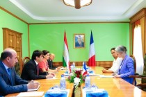 عمدة دوشنبه يجتمع مع سفيرة فرنسا لدى طاجيكستان