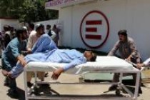 مقتل وإصابة عشرات في انفجار سيارة أمام بنك في أفغانستان