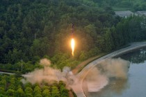 كوريا الشمالية تطلق صاروخاً جديداً.. وترمب يغرد ساخراً