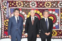 لقاء سفير طاجيكستان لدى االيابان مع أكيرا آكوناجا