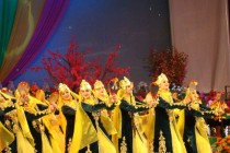 حضور المثقفين الطاجيك فىمهرجان الرقص الشعبى الخامس فى مدينة اورومتشى