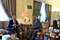 أمين عام جامعة الدول العربية يلتقي سفير طاجيكستان