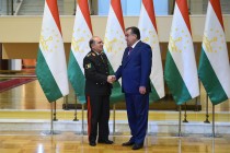 رئيس جمهورية طاجيكستان، يجتمع مع رئيس هيئة الأركان العامة للقوات المسلحة لجمهورية أفغانستان الإسلامية محمد شريف يافتالى