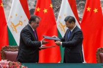 وقعت طاجيكستان والصين فى البداية على برنامج التعاون عن الحزام الاقتصادى لطريق الحرير