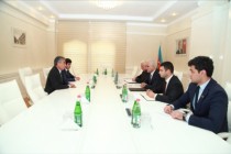 سفير طاجيكستان يلتقى وزير الإقتصاد الأذربايجانى