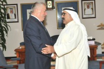 سفير طاجيكستان لدى الكويت يلتقى وزير شؤون الديوان الأميري