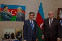 سفير جمهورية طاجيكستان في أذربيجان يجتمع مع رئيس شركة “أذربيجان الخطوط الجوية”
