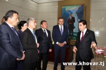 الرئيس التركمانى قربان غولى بيرديمحميدوف يزور المتحف الوطنى الطاجيكى