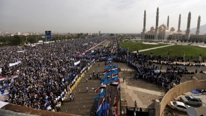 Hundreds of thousands of Yemenis take part in a demonstration in support of Yemen's ex-president Ali Abdullah Saleh, as his political party, the General People's Congress, marks 35 years since its founding, at Sabaeen Square in the capital Sanaa on August 24, 2017. 
The rally comes amid reports that armed supporters of Saleh and the head of the country's Huthi rebels, who have been allied against the Saudi-backed government since 2014, had spread throughout the capital as tensions are rising between the two sides. / AFP PHOTO / Mohammed HUWAIS