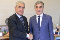 لقاء السفير الطاجيكى مع رئيس الأكاديمية الدبلوماسية الأذربيجانية